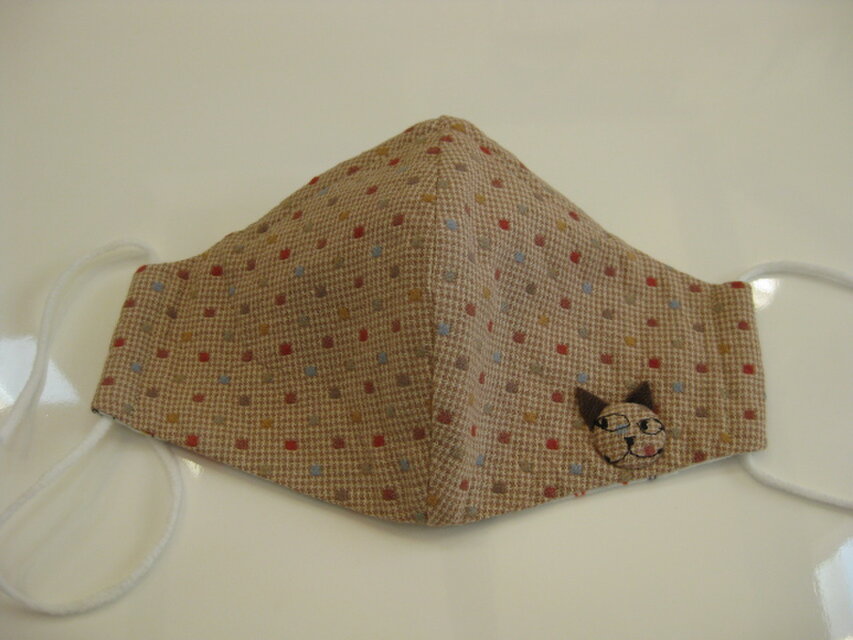 柄布マスク（ノーズワイヤー入り、猫付き）