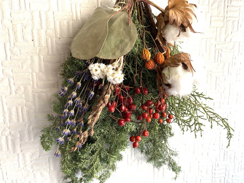 クリスマススワッグ ポポラス Mサイズ ユーカリ ローズヒップ | iichi