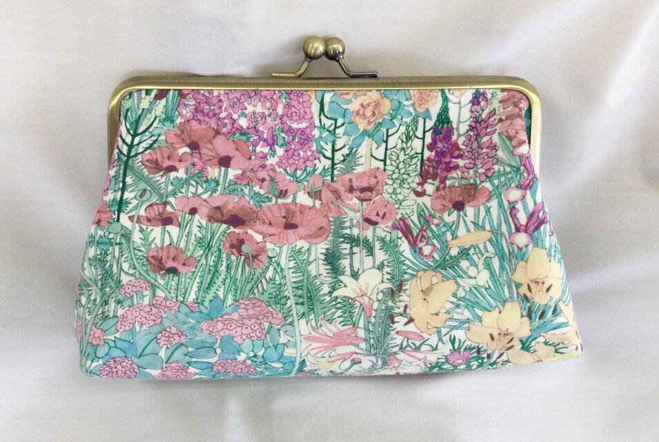 リバティ　アリスズガーデン　がま口コスメポーチ　　