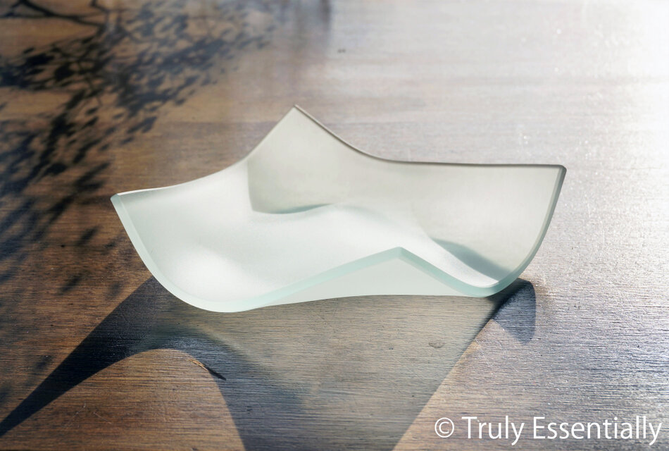 つや消し透明ガラスのトレイ#2 -「かくいガラス 」● 幅約15cm ● 薄緑色