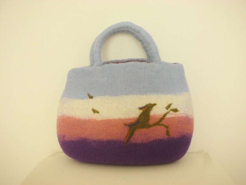 羊毛　鳥の絵柄　バッグ