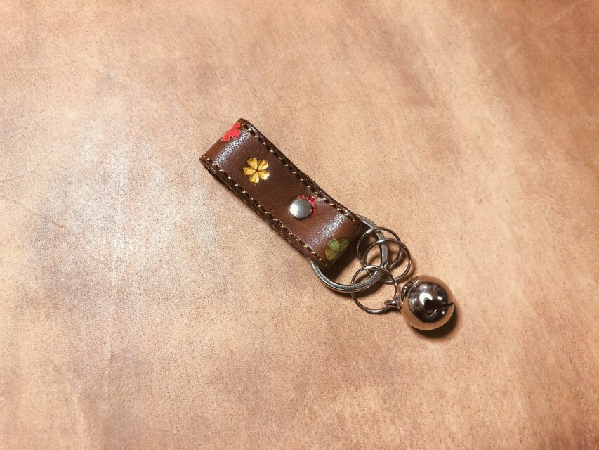 とても小さい革のキーリング 　桜　茶