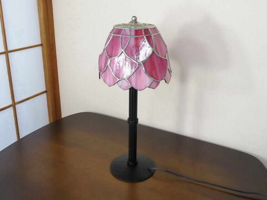 ピンクローズのテーブルランプ（ステンドグラスランプ）ガラス