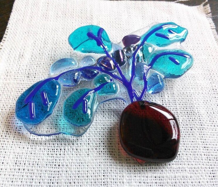 ラディッシュのブローチ