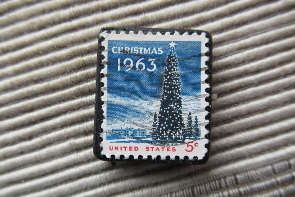 アップサイクル　アメリカ　クリスマス切手ブローチ 6906