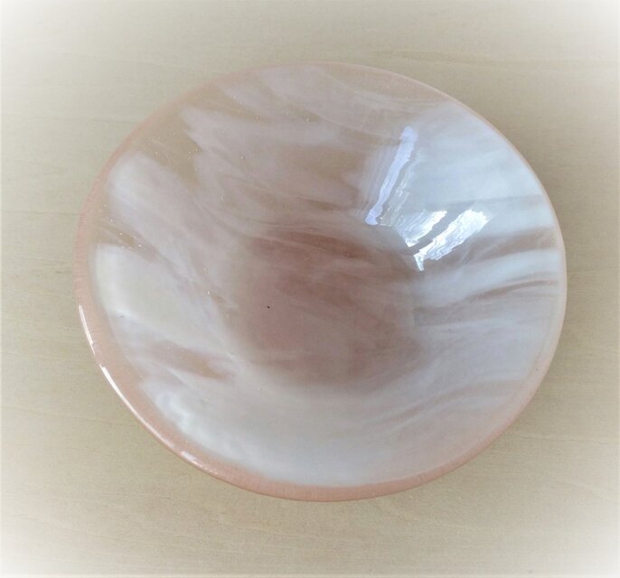 パステルピンクの小皿