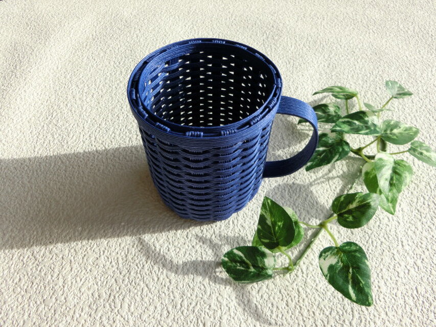 クラフトカゴ　コップ型収納カゴ　紺色　割りばし、ストロー立て、鉛筆立て、フェイクフラワーの花瓶などにも