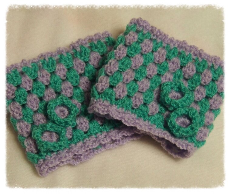 *小花モチーフのリストウォーマー*　ラベンダー×ミントグリーン