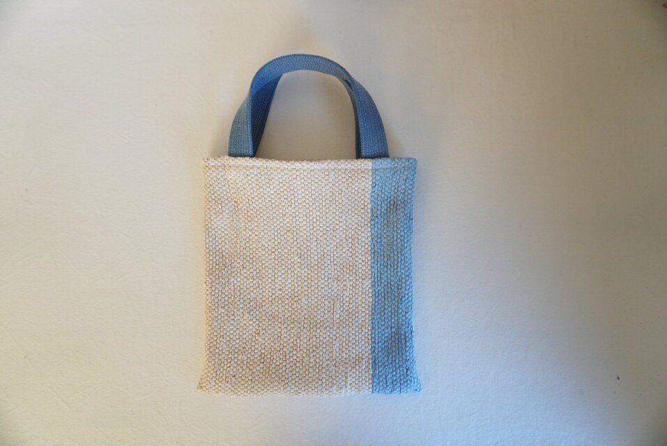 裂き織りの小さな手さげ ミルクベージュ×グレイッシュブルー