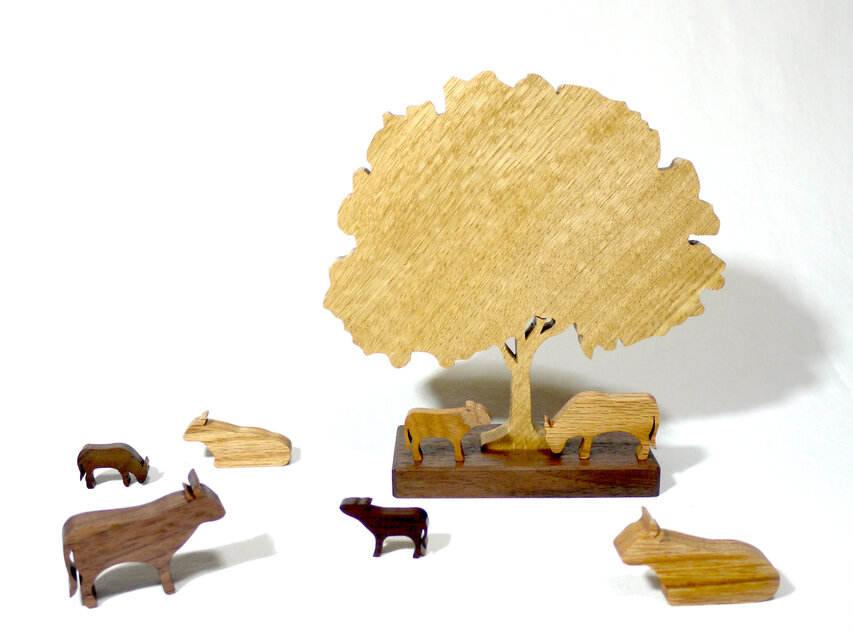 十二支　牛の置物　Familio pli gravas ol ĉio alia