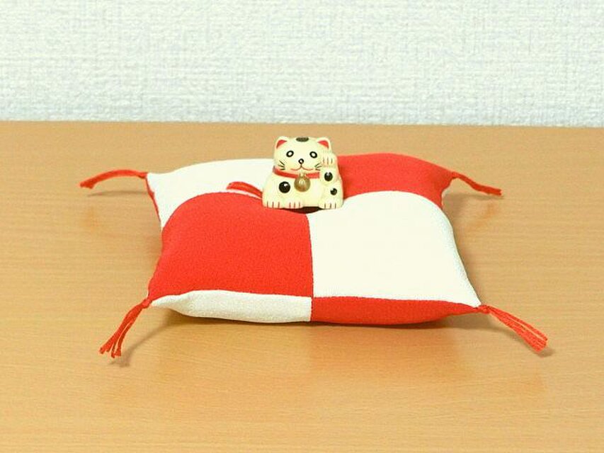 お人形置物用お座布団　めでたい紅白　お祝い　しあわせ （四合わせ）正絹丹後ちりめん　
