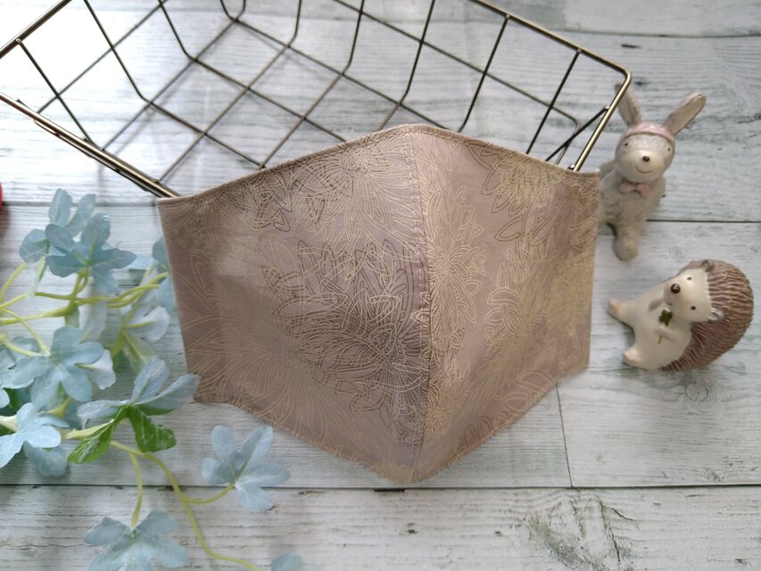 『再販』✴送料無料✨ミルクティーベージュ✕大輪のお花✨落ち着いた雰囲気の素敵なマスクです✴