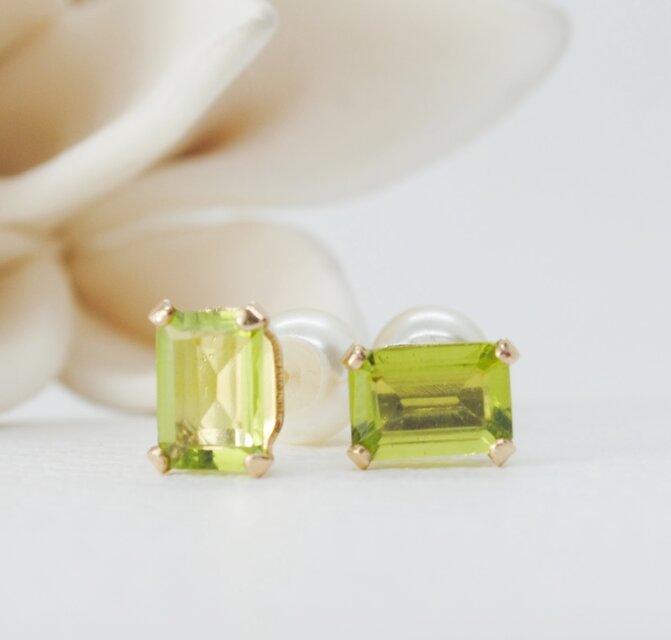 ペリドットのひと粒スタッドピアス＊ステップカット（8月の誕生石）