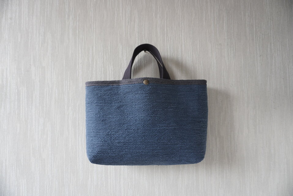 裂き織りのバッグL横長  鉄紺