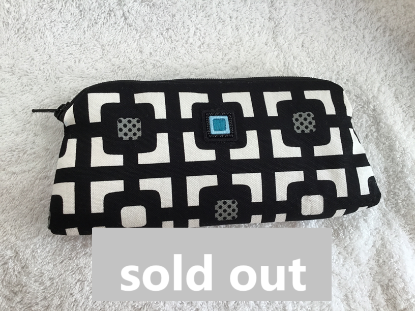 ☆ワンポイント刺繍☆　メガネケース・青