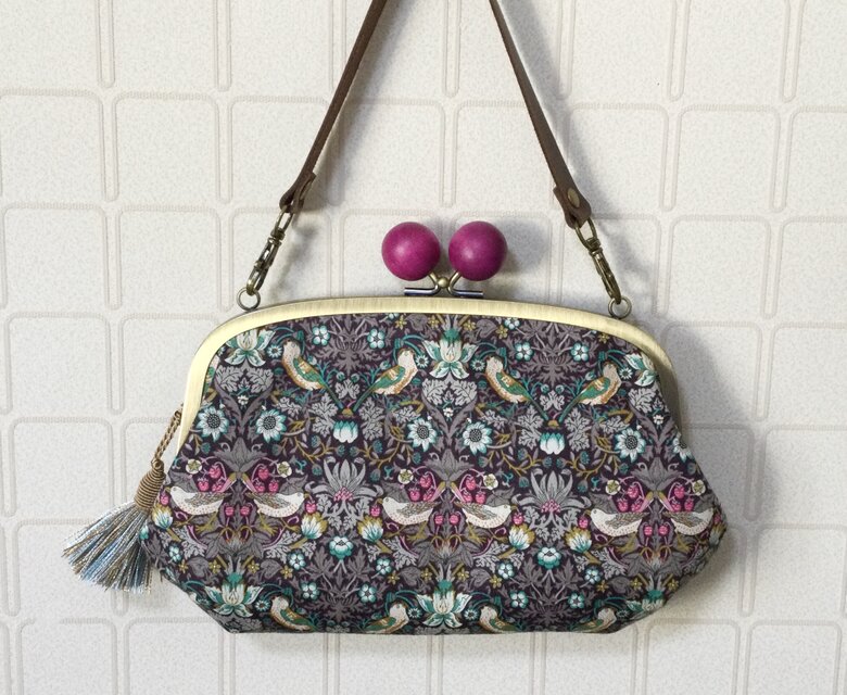 リバティ　ストロベリーシーフ　木玉親子がま口長財布バッグ　