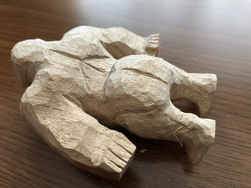 木製彫刻ゴリラ | iichi 日々の暮らしを心地よくするハンドメイドや