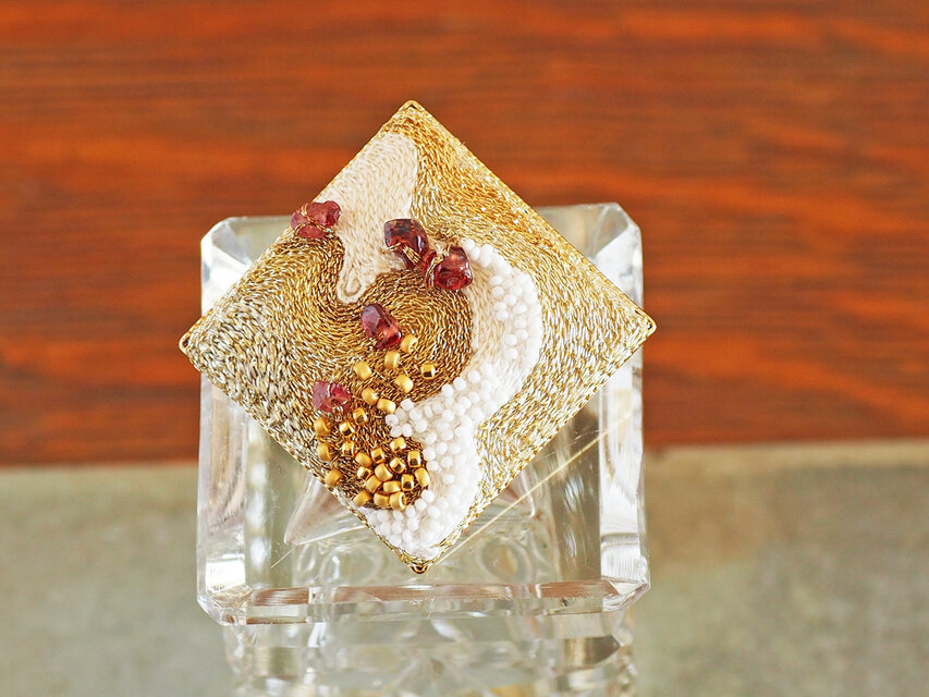brooch-0689