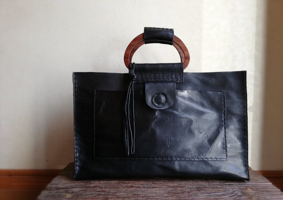 square tote M 横長　ブラック　木の持ち手　オイルワックスレザー