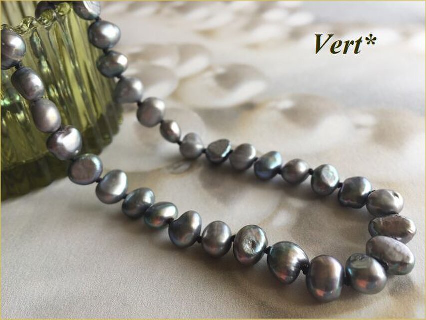《shuri様ご依頼品》【SV】メタリックブルーグレー横長バロック淡水パールグリフィンショートネックレス（40）