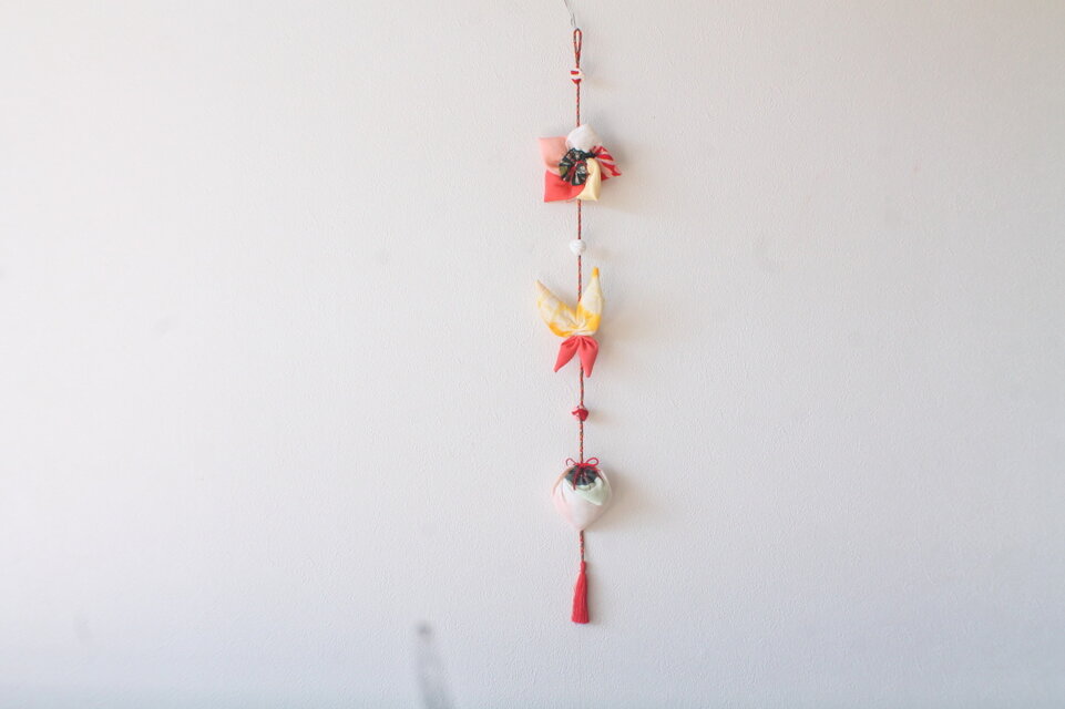 ☆カラフル紐のつるし雛　1本飾り☆タッセル付