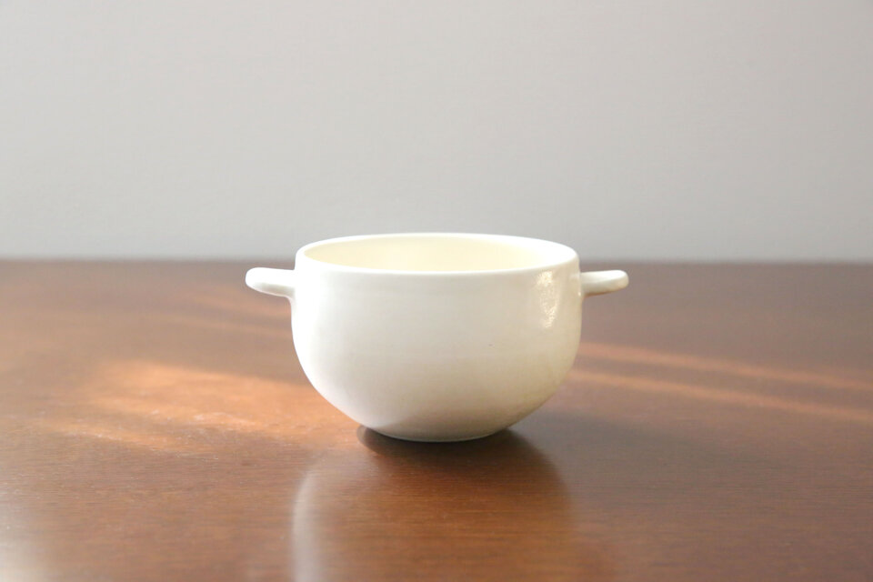 なめらかな生成り色の耳付きボウル ＊ 丸耳 ＊ １