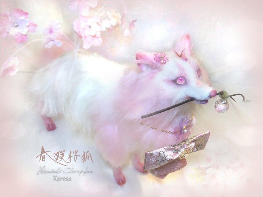 春咲桜狐「可動！」桜 蝶々 天狐 狐 白狐 桜 妖狐 稲荷 縁起物 羊毛フェルト アートドール | iichi  日々の暮らしを心地よくするハンドメイドやアンティークのマーケットプレイス