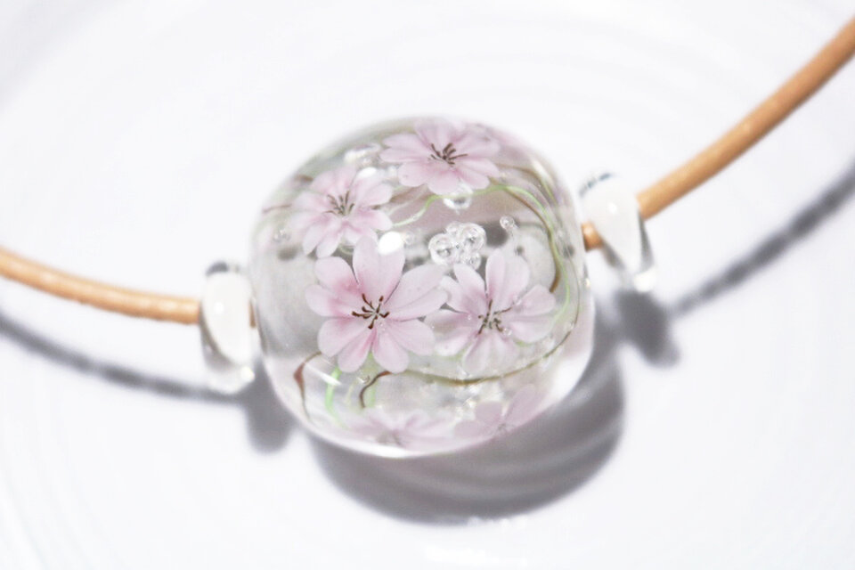 桜のとんぼ玉（ガラス玉）