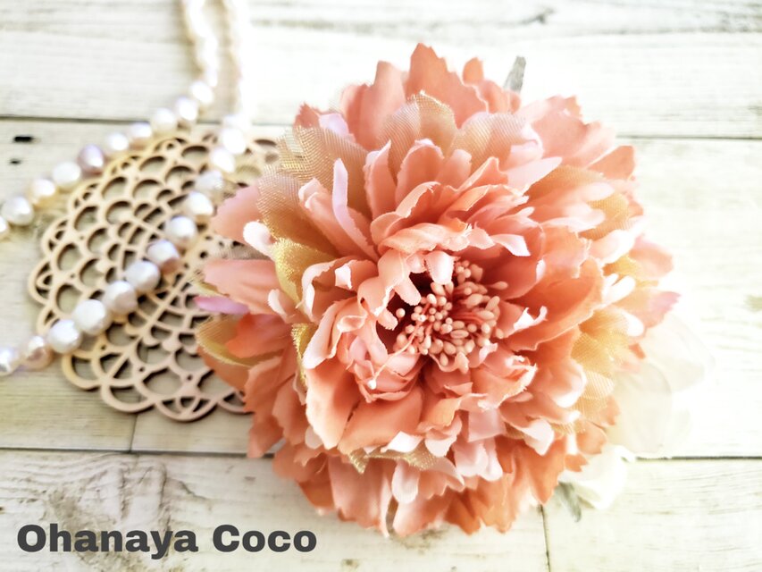 サーモンピンク　くすみ色ピオニーのコサージュ No2021011