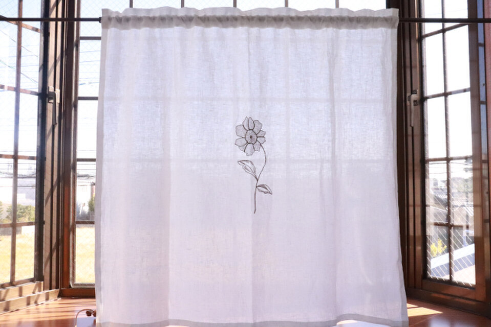 リネンカフェカーテン オリジナル刺繍 （02 花 ペタル） | iichi 日々