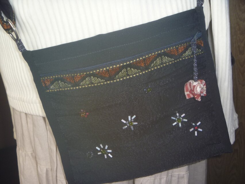 ☆花刺繍のスカートとポシェットの２点セット♪絹着物リメイク | iichi