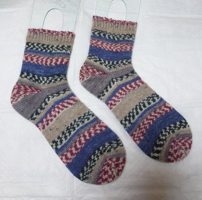 手編み靴下 opal KFS104 アイスランドロピー
