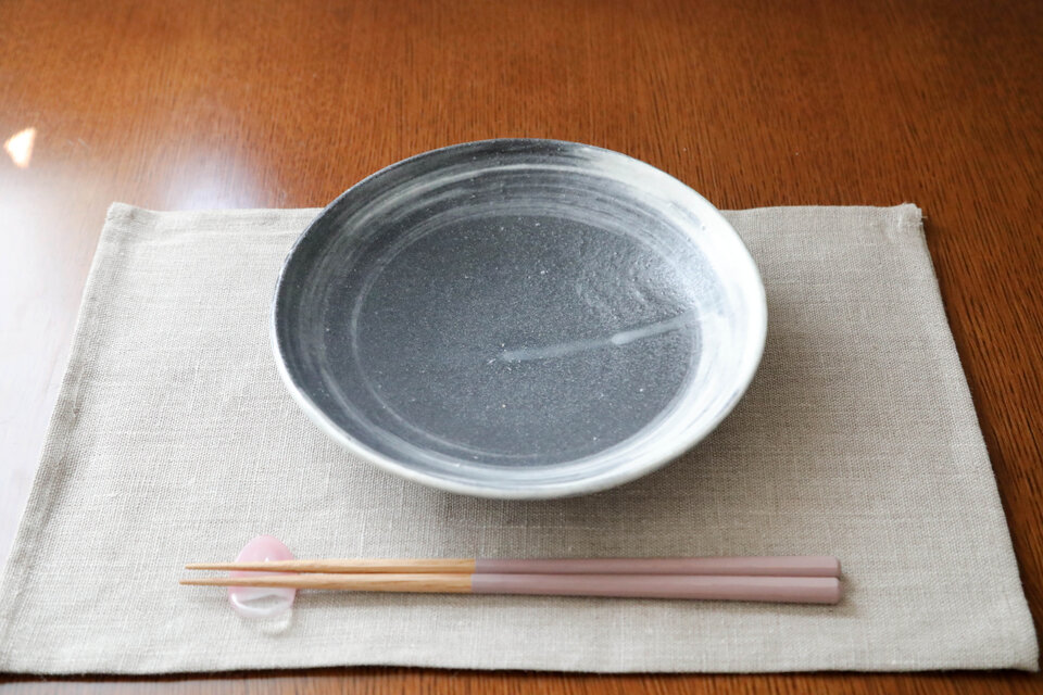 黒御影土と刷毛目模様のお皿 ＊ 6寸