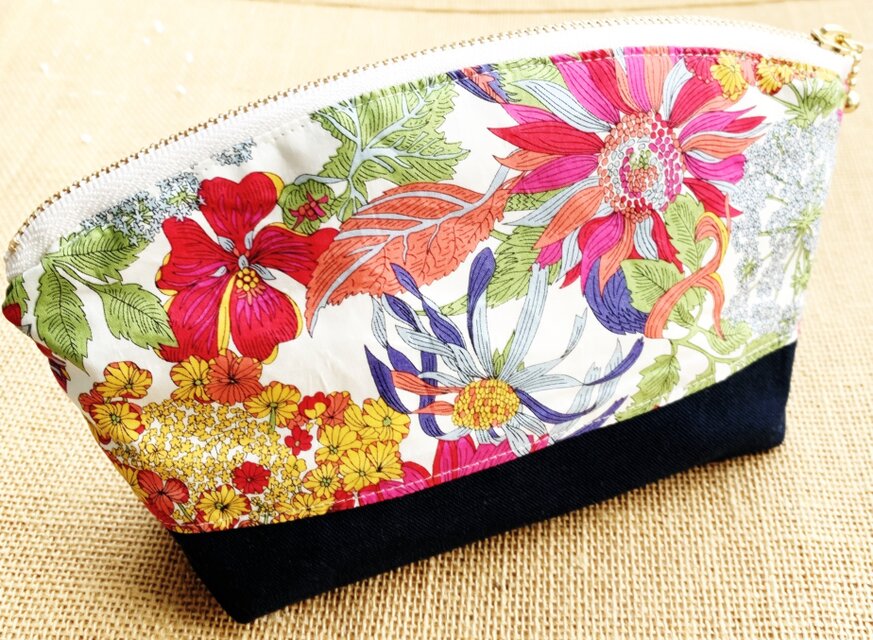 リバティ　ラウンドポーチ　＜Angelica Garla＞(アンジェリカガーラ)ピンク