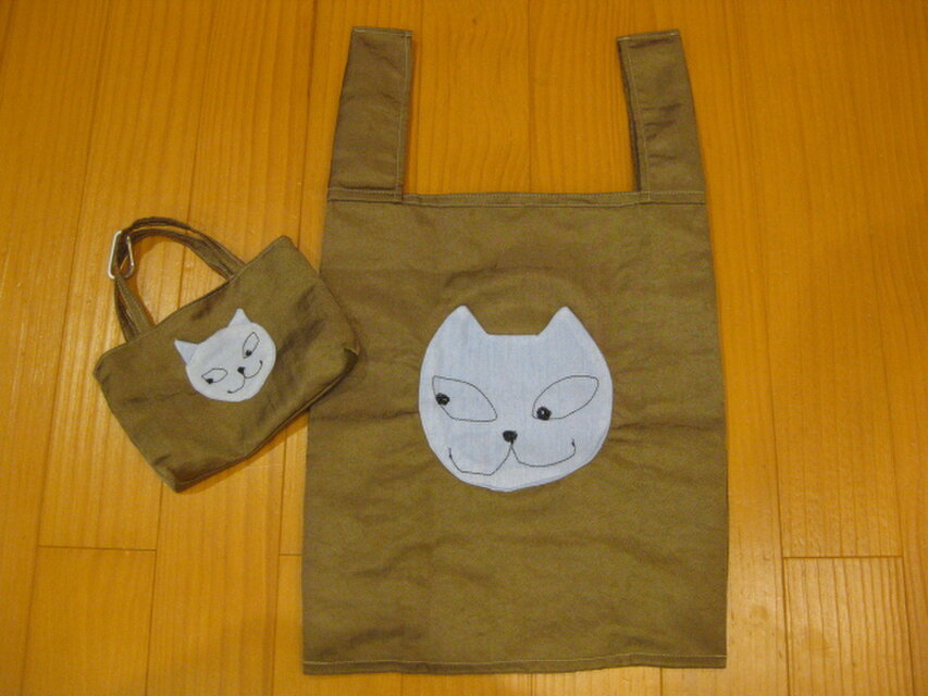 ネコ顔ポケット付きエコバッグ（収納袋付き）