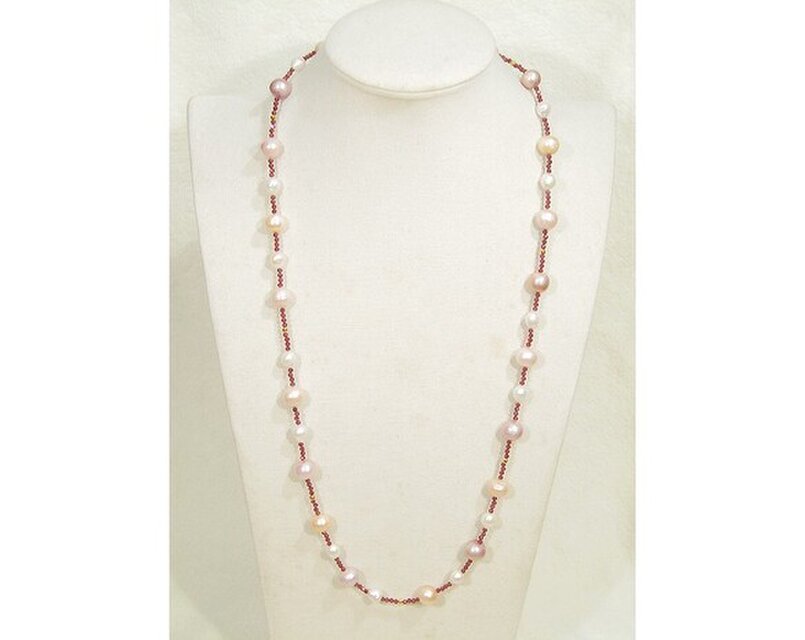 11-10.5mm本真珠（淡水、有核）とロードライト・ガーネット、SV925のロングネックレス（ナチュラル・ラベンダー）