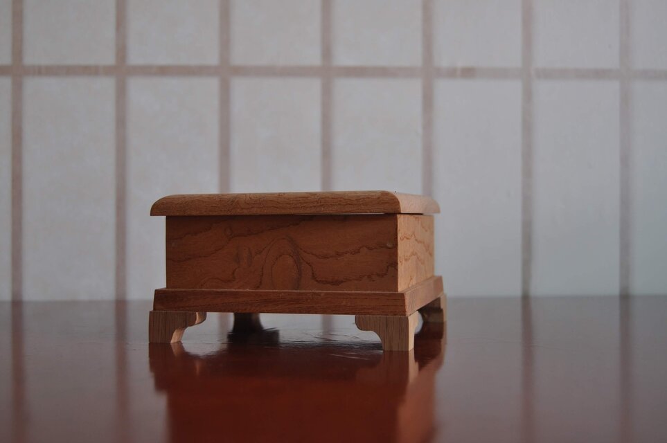 ケヤキ珠杢蝶番付き小箱