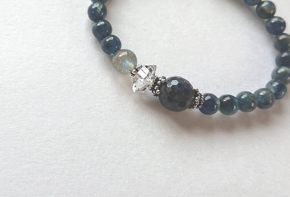 *サファイアとサチャロカクリアアゼツライトのカイヤナイトブレス