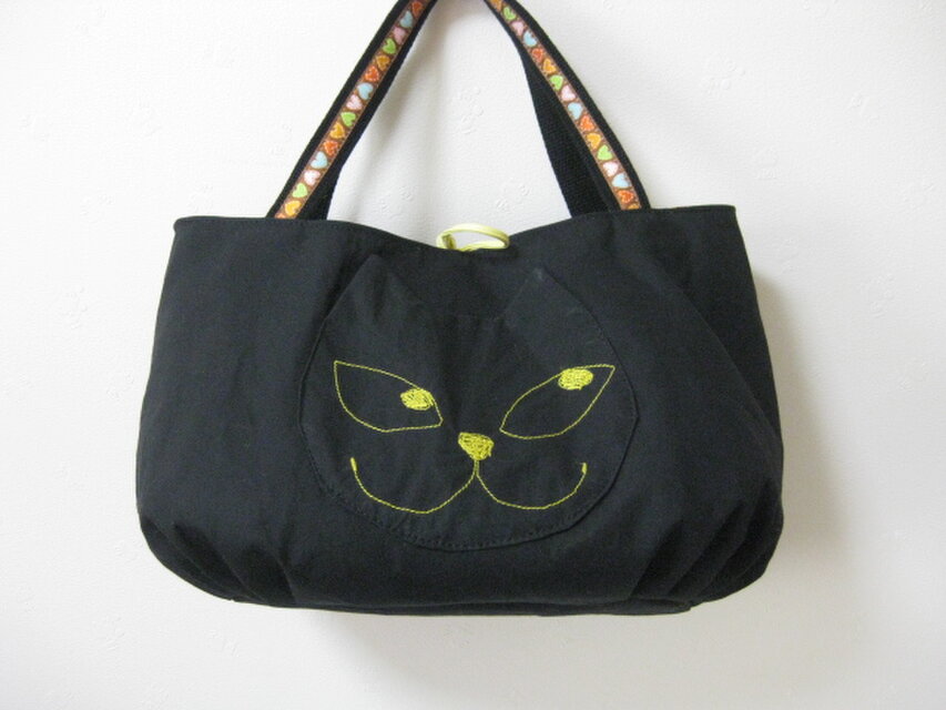 丸型トートバッグ（ネコ顔ポケット付き）サイズ小