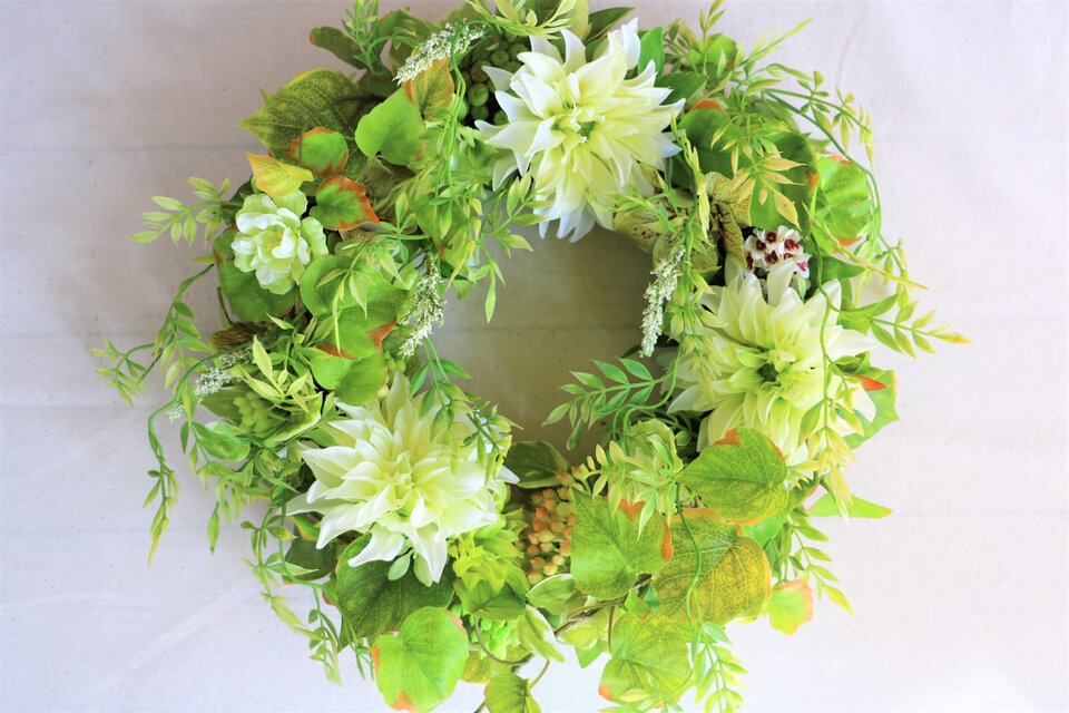 ダリアのグリーンリース