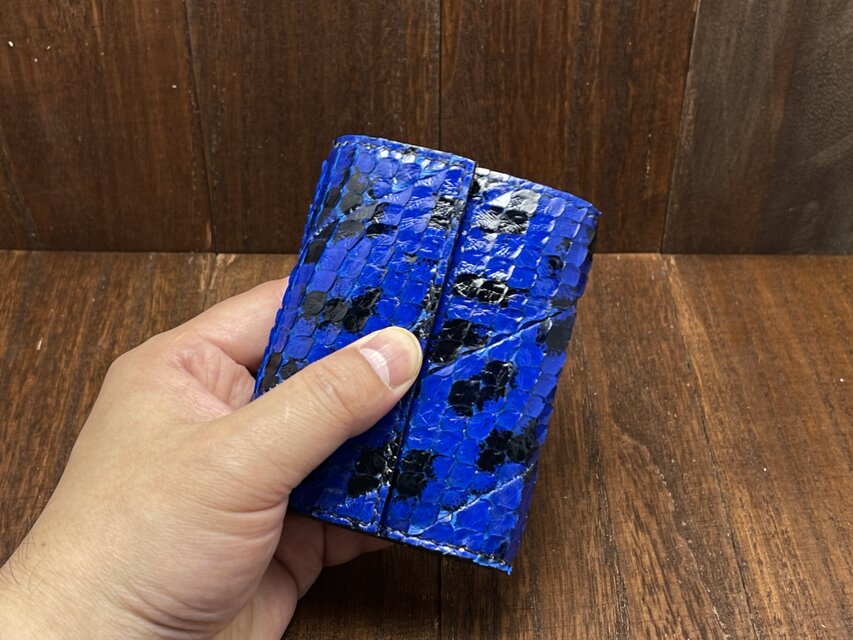 【金運アップに！】珍しいアナコンダ使用のカードサイズミニ財布