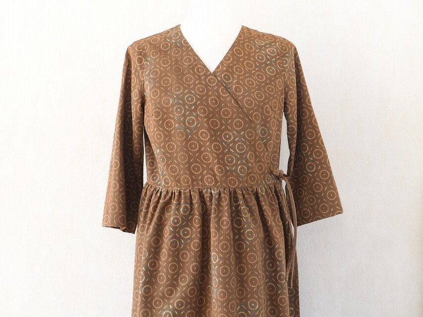 木版更紗のカシュクールワンピース