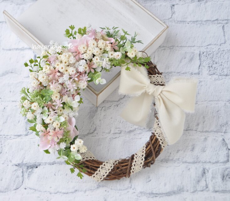 クレッセント☽あわく　はんなりと　ちいさな花のハーフリース：母の日フラワー　母の日　ウェディング　ピンク　白