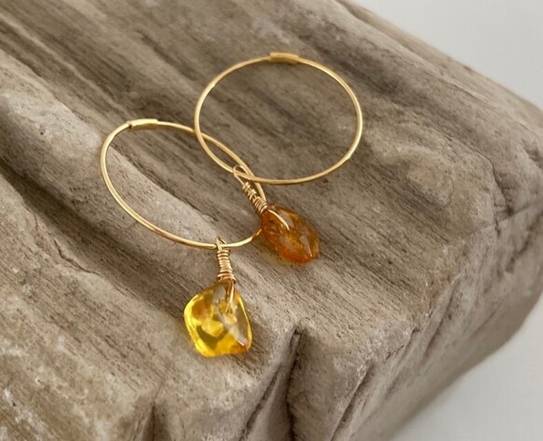 K18◇琥珀原石フープピアス◇k18 raw amber gold Foop Studs