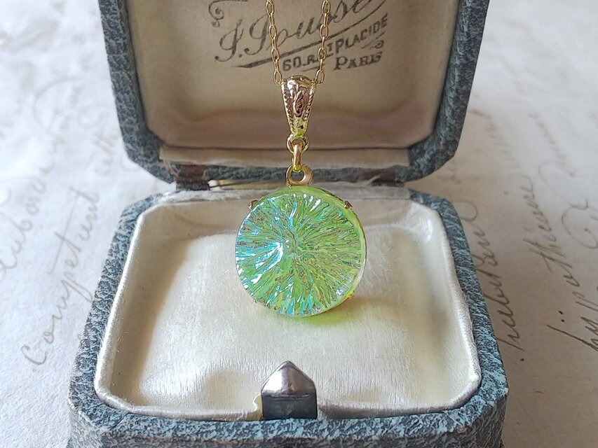 ヴィンテージ　キウイFruit！ Green（18㎜） ネックレス