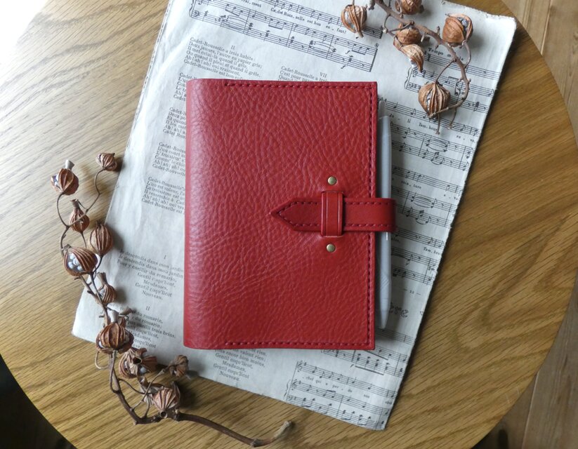 イタリア革の手帳カバー／ノートカバー／A6サイズ／赤