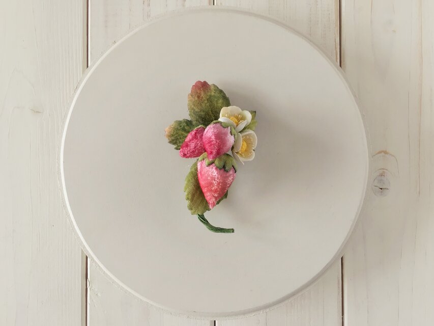 染め花イチゴのコサージュ(M)