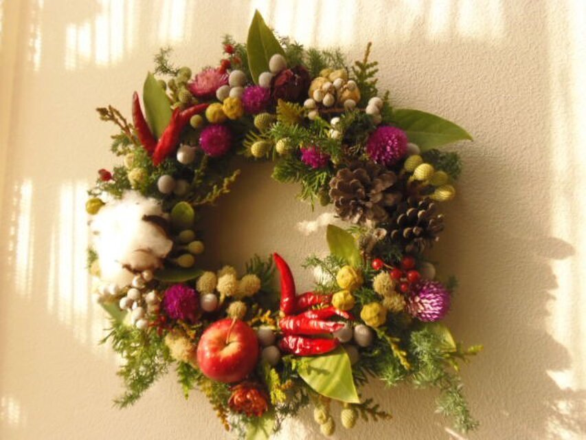 フレッシュ木の実いっぱいのクリスマスリース