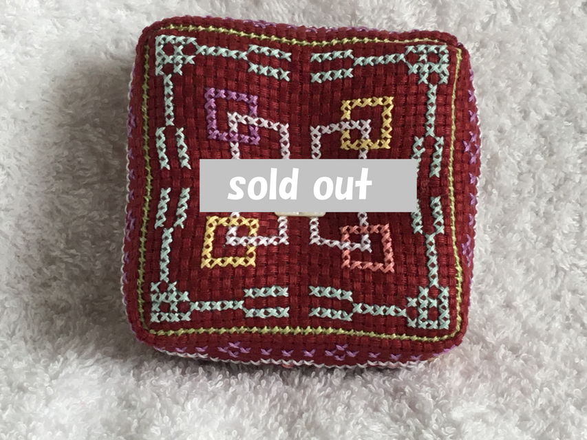 クロスステッチのピンクッション・ガーネット