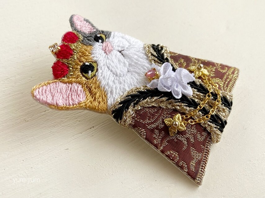 高貴なお猫様刺繍ブローチ24 | iichi 日々の暮らしを心地よくする